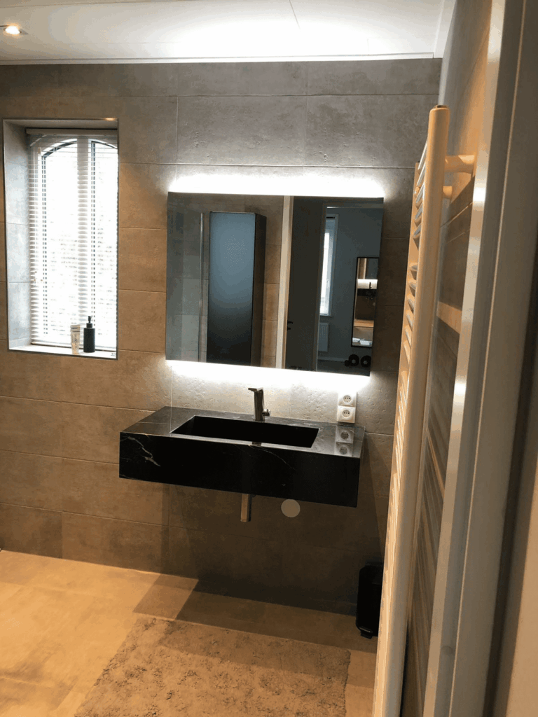 LEEUWARDEN – Nero Marquina massieve spoelbak